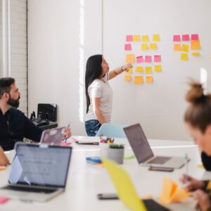 Seguimiento mensual de mejora en equipo de consultoría